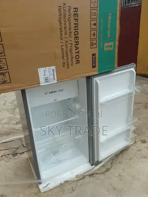 Hisense 90L Compact Fridge – Low Power Consumption