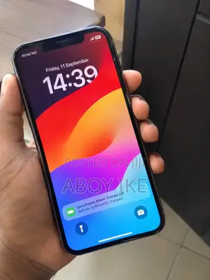 Apple iPhone XR 64 GB Red