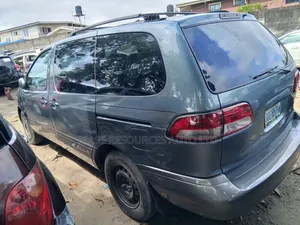 Toyota Sienna 2002 Green