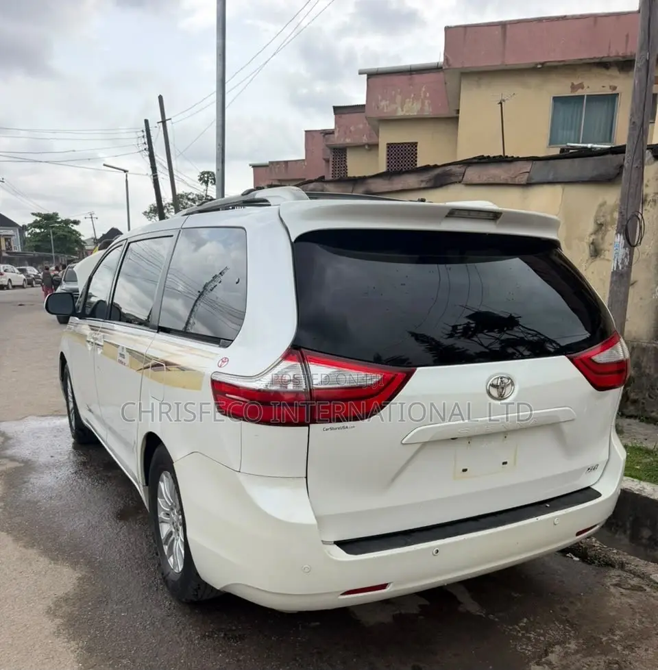 Toyota Sienna 2015 White