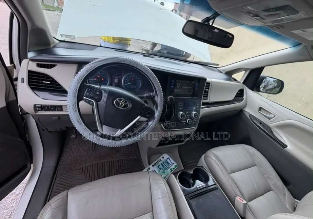Toyota Sienna 2015 White