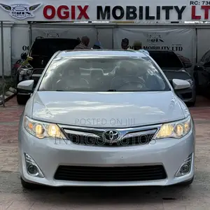 Toyota Camry XLE 4dr Sedan (2.5L 4cyl 6A) 2012 Silver