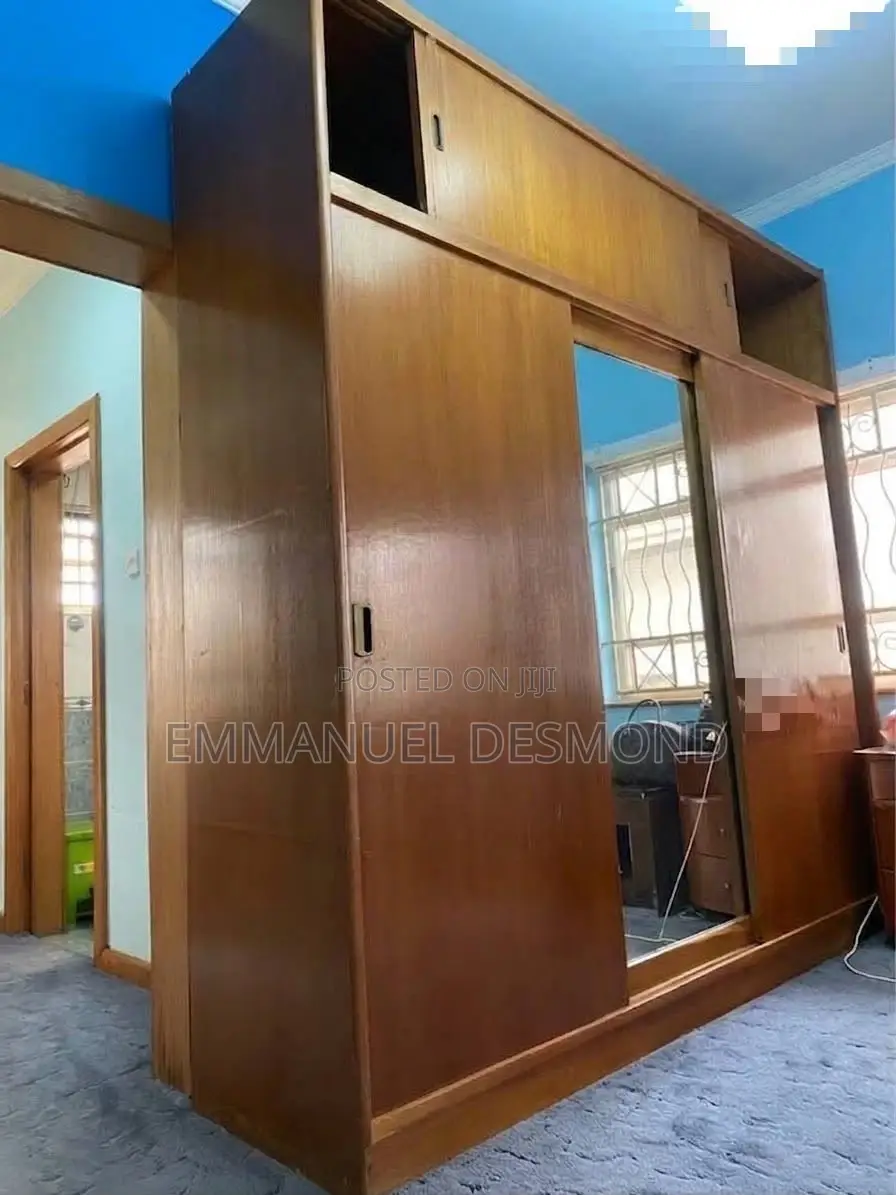 Big Sliding Wardrobe With Mirror