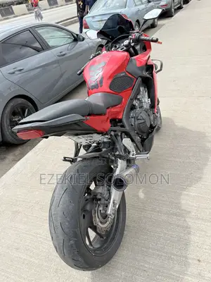 Honda CBR 2014 Red