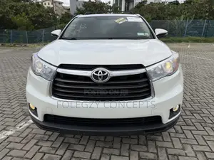 Toyota Highlander XLE 4dr SUV AWD (3.5L 6cyl 6A) 2015 White