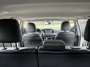 Toyota Highlander XLE 4dr SUV AWD (3.5L 6cyl 6A) 2015 White