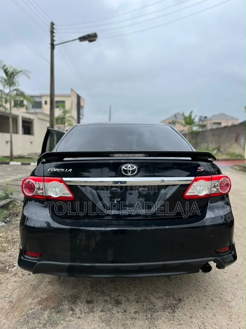 Toyota Corolla 2012 Black