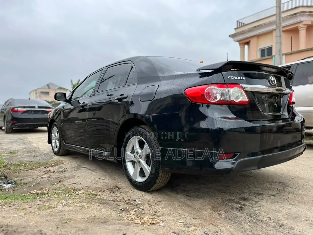 Toyota Corolla 2012 Black