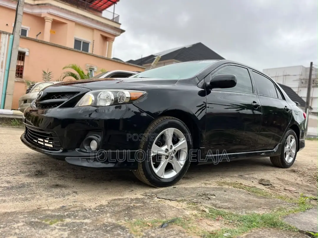 Toyota Corolla 2012 Black