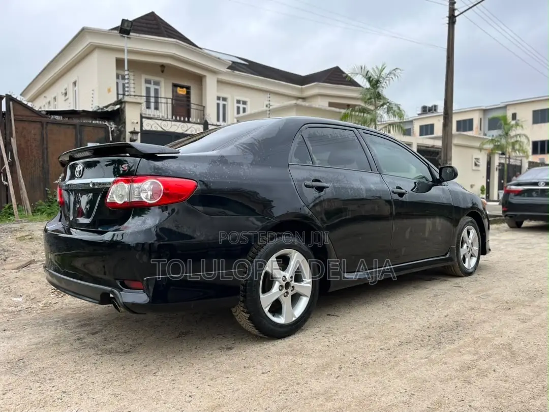 Toyota Corolla 2012 Black
