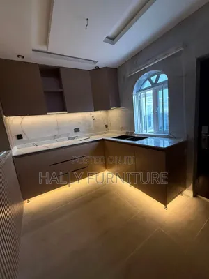 Kitchen Cabinets and Cladding