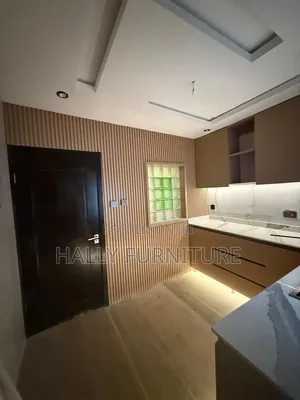 Kitchen Cabinets and Cladding