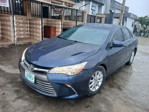 Toyota Camry XLE 4dr Sedan (2.5L 4cyl 6A) 2016 Blue