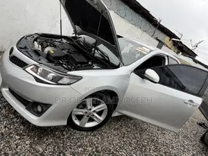 Toyota Camry SE 4dr Sedan (2.5L 4cyl 6A) 2012 Silver