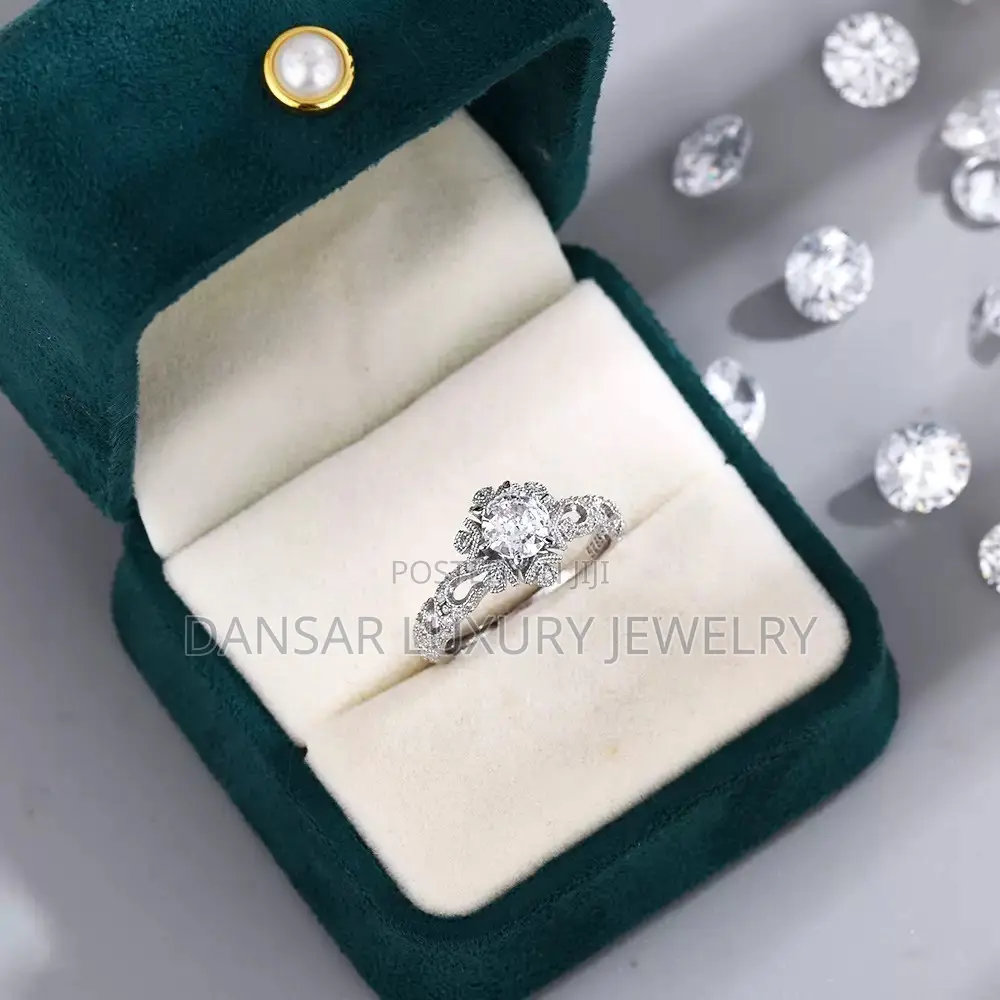 Diamond Exquisite Proposal Ring