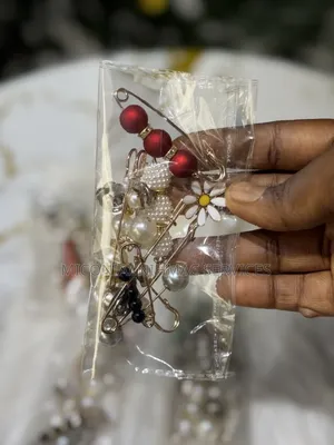 Fashion Brooch Pins