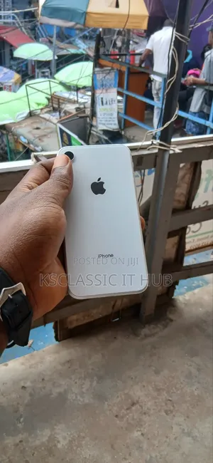 Apple iPhone XR 128 GB White