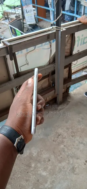 Apple iPhone XR 128 GB White