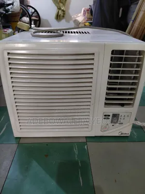 1hp Midea Window Air-Conditioner in Excellent Condition.