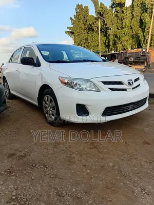 Toyota Corolla LE 4dr Sedan (1.8L 4cyl 4A) 2013 White