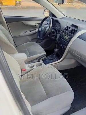 Toyota Corolla LE 4dr Sedan (1.8L 4cyl 4A) 2013 White