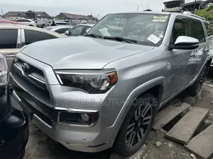 Toyota 4-Runner 2015 Silver