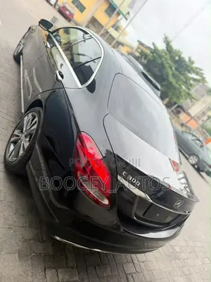 Mercedes-Benz C300 2016 Black