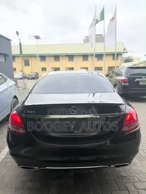 Mercedes-Benz C300 2016 Black