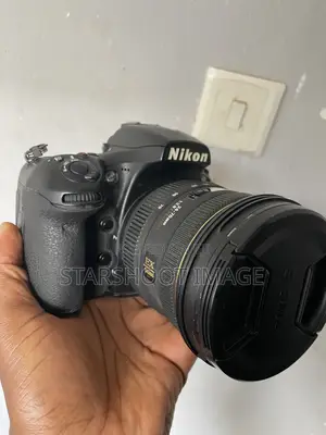 Nikon D810 DSLR Camera + 24-70mm Lens + 4 Batteries