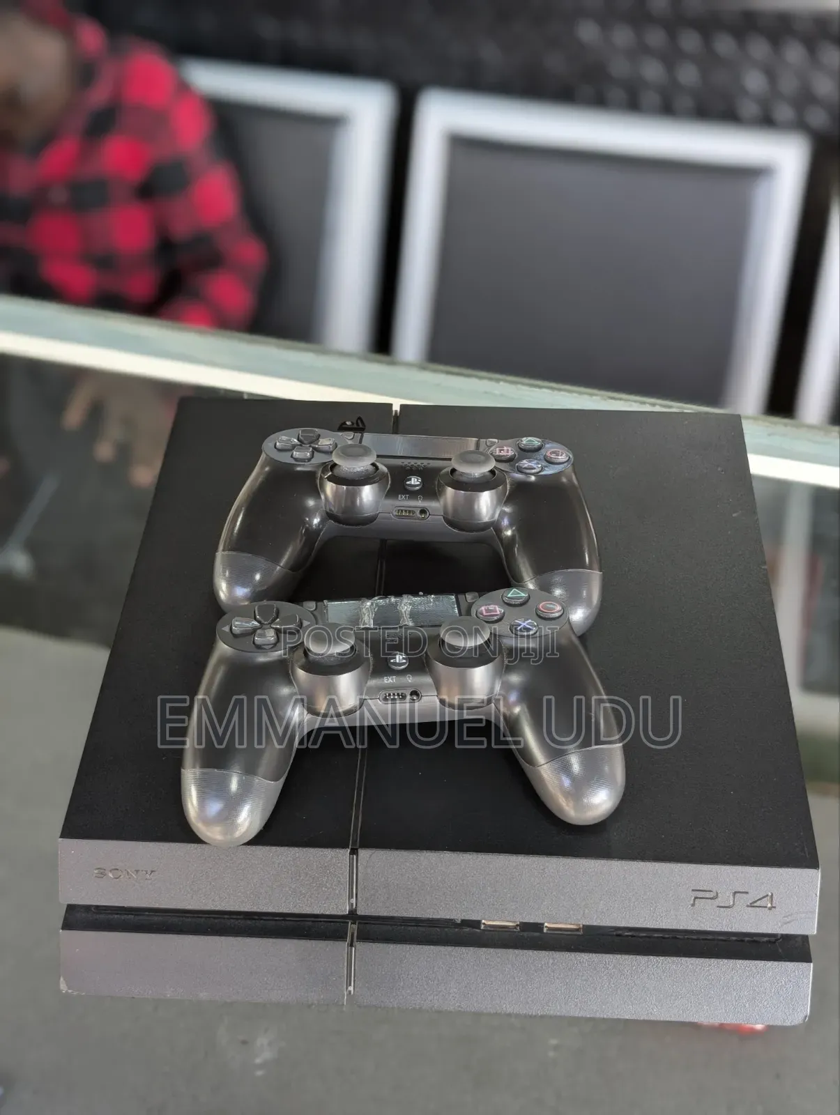 Ps4 With 2 Pads