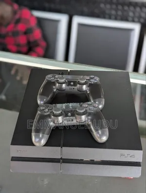 Ps4 With 2 Pads