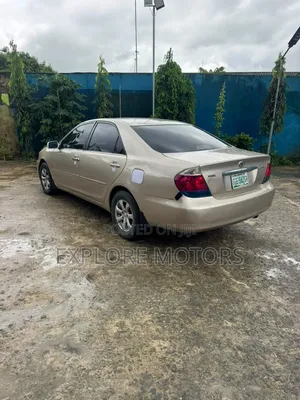 Toyota Camry 2005 Gold