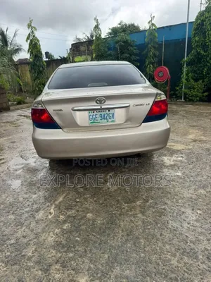 Toyota Camry 2005 Gold