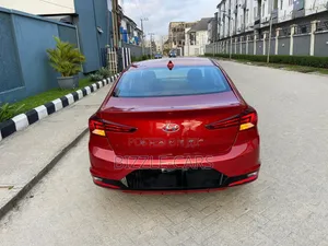 Hyundai Elantra 2019 Red