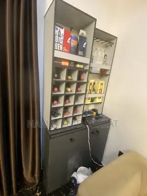 Wine Bar With Storage Capacity
