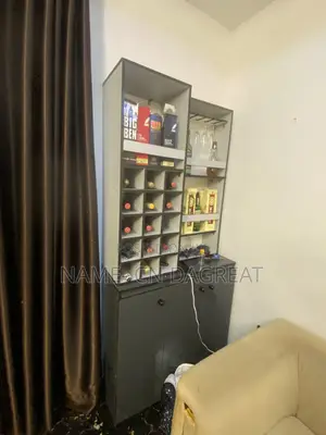 Wine Bar With Storage Capacity