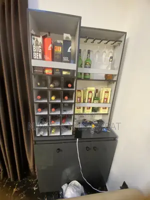 Wine Bar With Storage Capacity