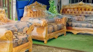 A Beautiful Nice Royal Chairs Available for Show Room, Complete,7 Seta