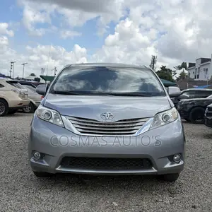 Toyota Sienna LE 7 Passenger 2010 Silver