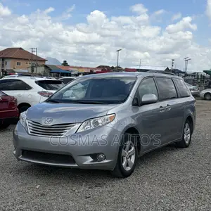 Toyota Sienna LE 7 Passenger 2010 Silver