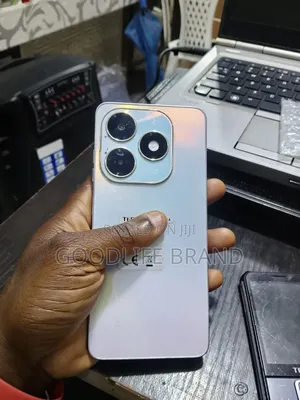 Tecno Spark 20 128 GB Silver