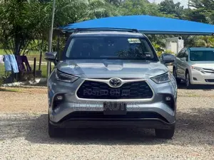 Toyota Highlander Limited 2022 Silver