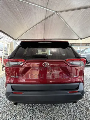 Toyota RAV4 XLE AWD 2019 Red