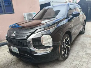Mitsubishi Outlander 2022 Black