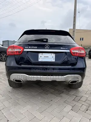 Mercedes-Benz GLA 250 2018 Blue