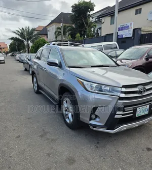 Toyota Highlander XLE 4dr SUV (3.5L 6cyl 6A) 2015 Gray