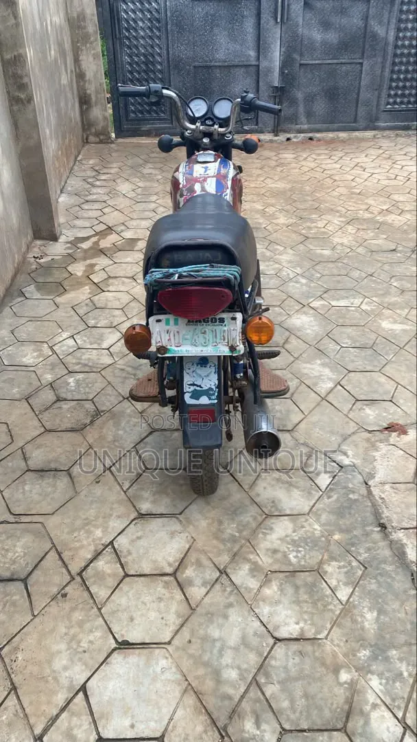 Bajaj Boxer 2010 Red