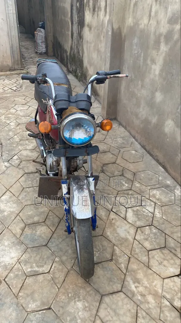 Bajaj Boxer 2010 Red