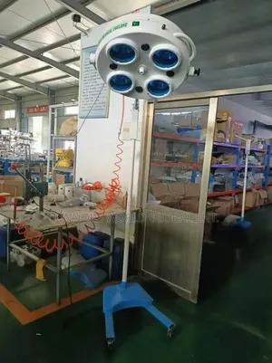 4 Bulb Halogen Operating Lamp