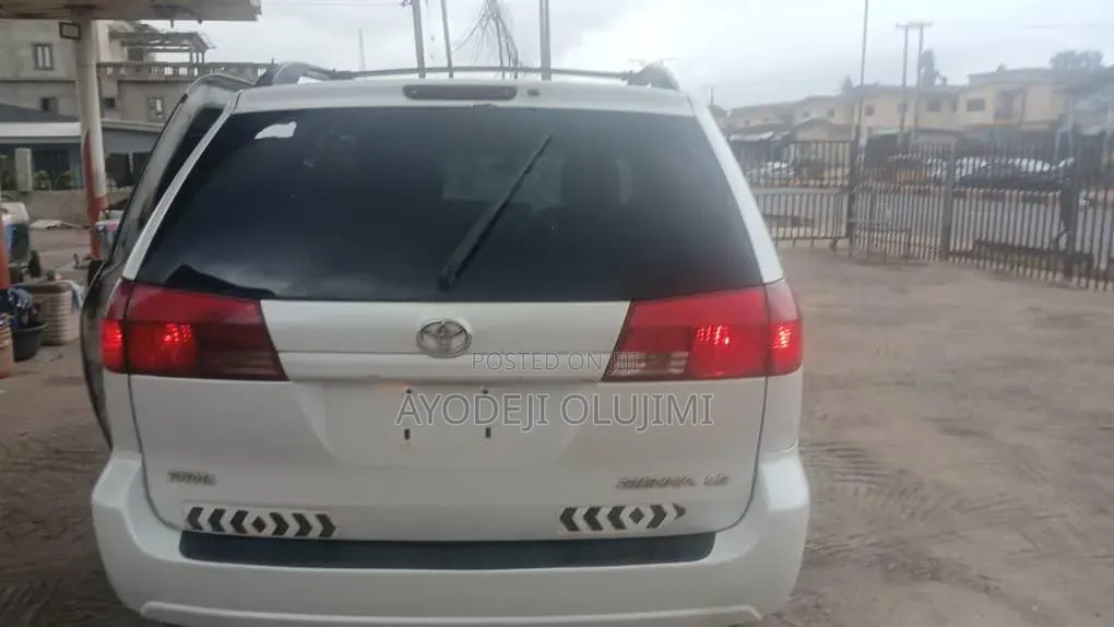 Toyota Sienna 2006 White
